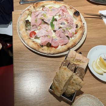 Obicà - Baked assorted breads - Italian Near Me - London, XGL Obicà - Baked assorted breads - Italian Near Me - London, XGL