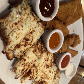 Giordano's - Pizza Near Me - Morton Grove, Illinois