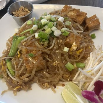Aroyd Thai Kitchen - Pad Thai - Food Delivery Services Near Me - San Diego, California