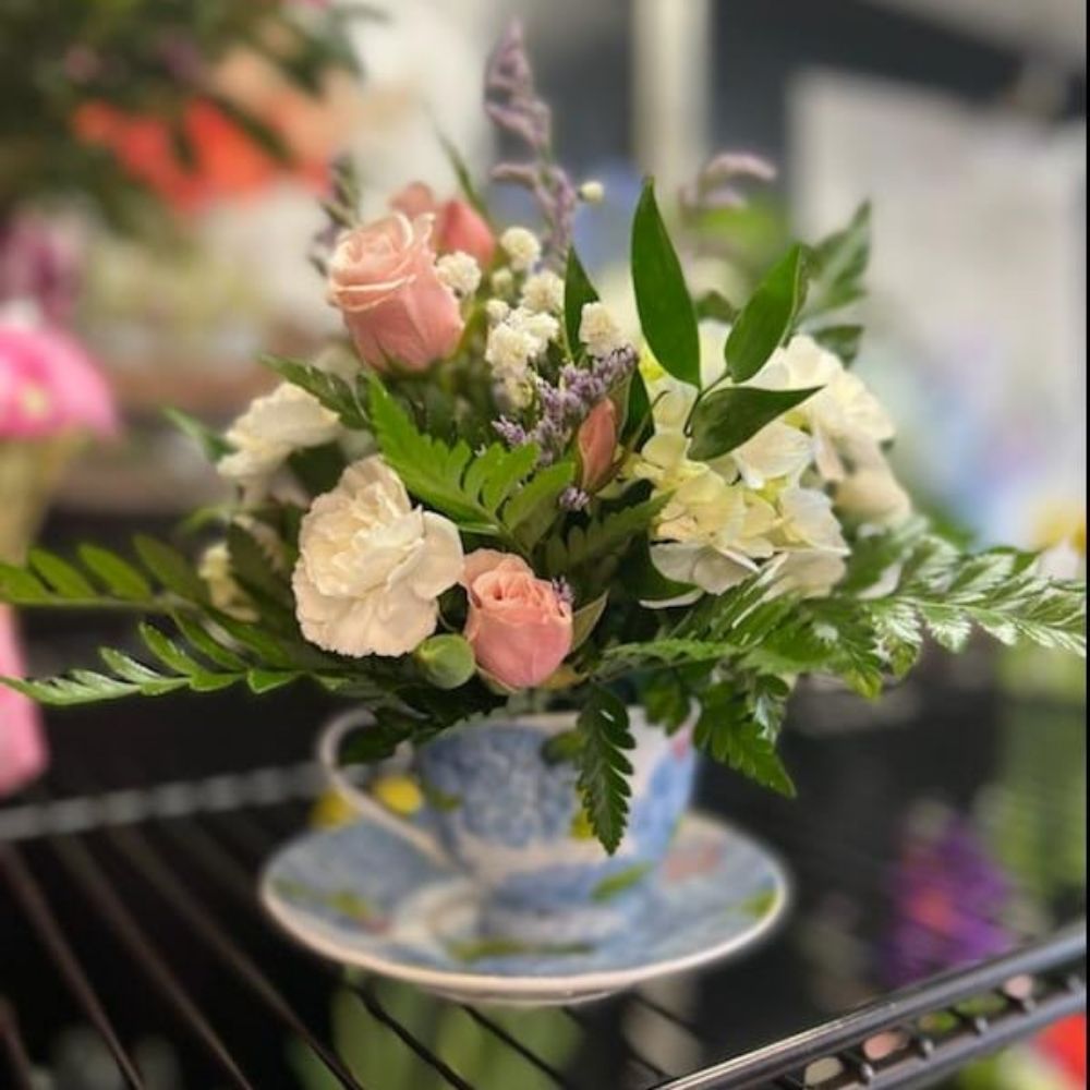 FLOWERS ON VINE Updated August 2024 23 Photos 108 E Vine St, New