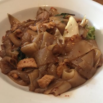 Silli Kori - Chicken Pad Kee Mao - Thai Near Me - Chicago, Illinois Silli Kori - Chicken Pad Kee Mao - Thai Near Me - Chicago, Illinois