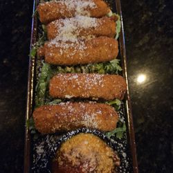 Charles Village Pub & Patio - Mozzarella sticks