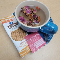 Deschutes Acupuncture - Bend Oregon Acupuncture Clinic - Hot tea (edible ingredients) and a little something sweet.