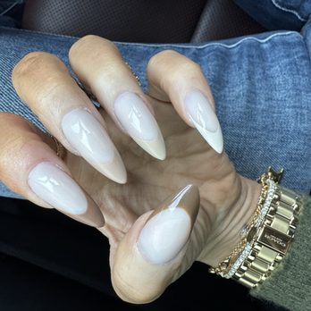 Blume Nails Spa - Nail Salons Near Me - Solon, Ohio Blume Nails Spa - Nail Salons Near Me - Solon, Ohio