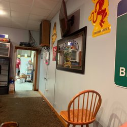 The Boatmans Bar And Grill - Our view.. a broken chair and trash