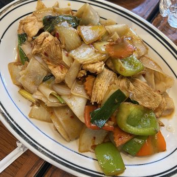 Sab Lai Thai Kitchen - Chicken drunken noodles - Thai Near Me - San Diego, California Sab Lai Thai Kitchen - Chicken drunken noodles - Thai Near Me - San Diego, California