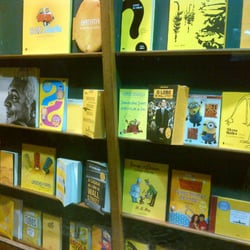 Livraria Argumento - Sessão Amarela da Livraria Argumento.