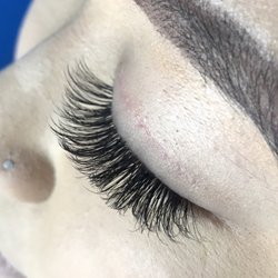 Lashes By Tan - C-curl with glamorous volume full set.