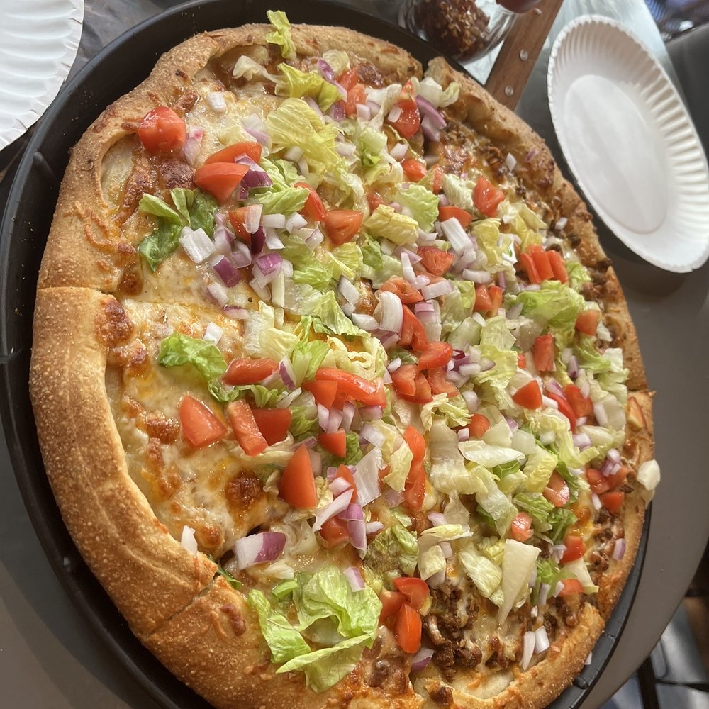 816 Pint & Slice - Taco Pizza with taco sauce and sour cream - Pizza Near Me - Fort Wayne, Indiana 816 Pint & Slice - Taco Pizza with taco sauce and sour cream - Pizza Near Me - Fort Wayne, Indiana