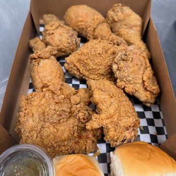 Sherelle's Famous Fried Chicken - Chicken Shop Near Me - Los Angeles, California Sherelle's Famous Fried Chicken - Chicken Shop Near Me - Los Angeles, California