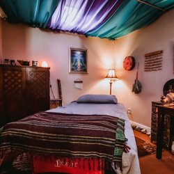 Soul Vision Healing Center - A serene and tranquil room dedicated to providing transformative healing experiences through the energy healing, sound healing, and more.