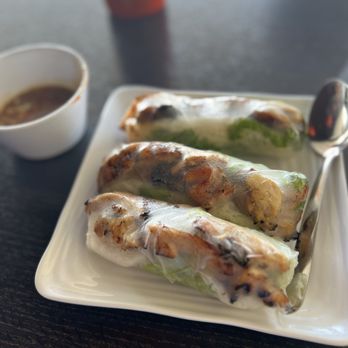 Rolls And Grill - Chicken spring rolls with peanut sauce - Vietnamese Near Me - Bakersfield, California