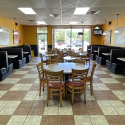 Lennys Grill & Subs - Dining Area