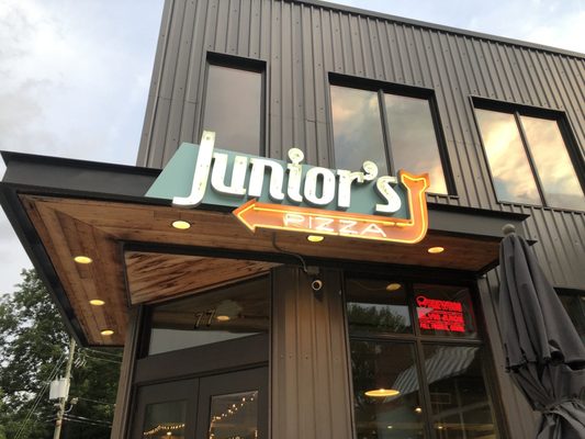 Junior's Pizza by null