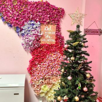 Cupcakes, BOOM! - a decorated christmas tree - Bakeries Near Me - Hilo, Hawaii