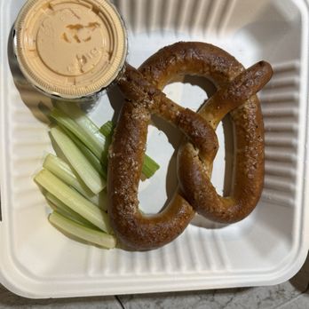 Bourbon On Main - Pretzel and beer cheese - Cocktail Bars Near Me - Frankfort, Kentucky