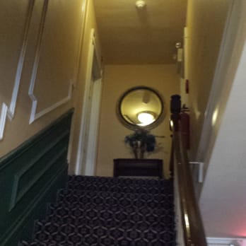 Inns On Bellevue - stairway from 2nd to 3rd floor.  rm 131 left, rm 132 right - Bed & Breakfast Near Me - Newport, Rhode Island