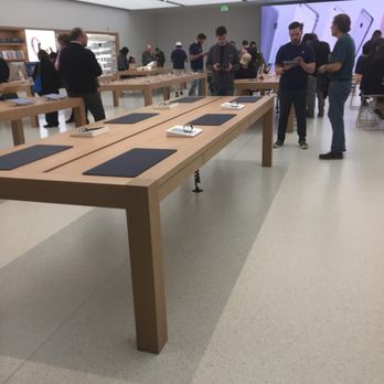 Apple - Chestnut Hill - Apple Store of Chestnut Hill -- Mall @ Chestnut Hill : 199 Boylston Street / Route 9, Chestnut Hill              Interior - Computers Near Me - Chestnut Hill, Massachusetts