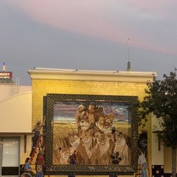 New Chapa Lion Mural - Beautiful Lion Pride Mural