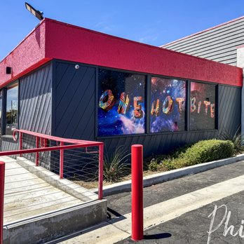Dave's Hot Chicken - Back of building - Chicken Shop Near Me - Artesia, California Dave's Hot Chicken - Back of building - Chicken Shop Near Me - Artesia, California