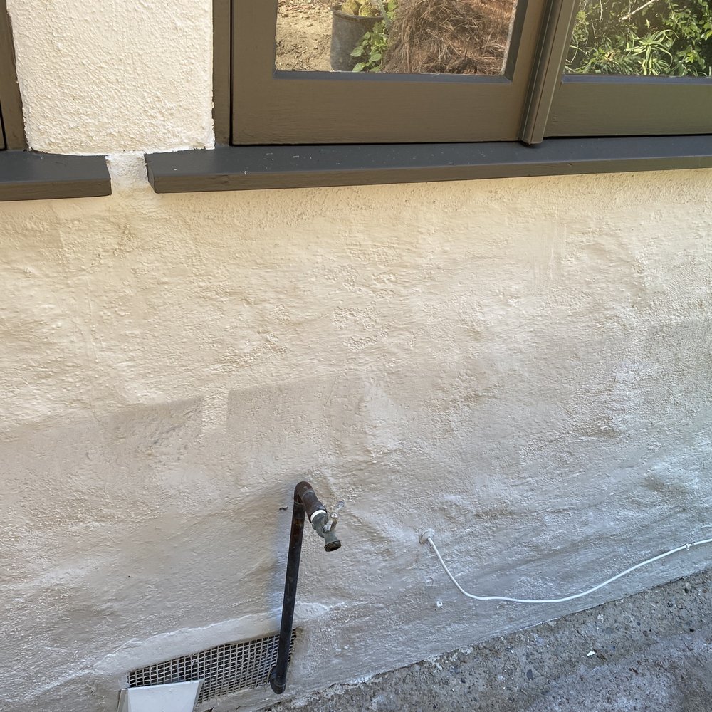 Priority Painting - Overspray over entire wall. - Painters Near Me - Los Angeles, California Priority Painting - Overspray over entire wall. - Painters Near Me - Los Angeles, California