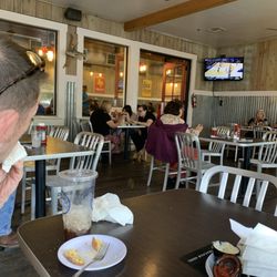 Sea Island Shrimp House - Busy Saturday evening. Good to see people out again.
