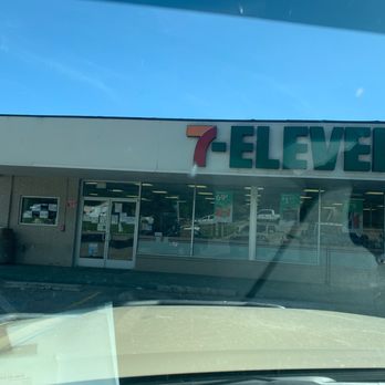7-Eleven - the front of a 7 - eleven store - Gas Stations Near Me - Austin, Texas
