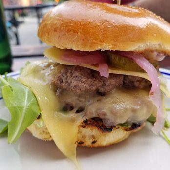 Duke's Grocery - Burger...soo good - Pubs Near Me - Washington, DC, District of Columbia