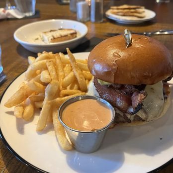 Bistro 41 - Burger - Salad Near Me - Eastham, Massachusetts