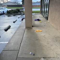 Highland Dental Group - Front of business and entry door. There's fingerprints on the windows and the blinds are broken and dirty.