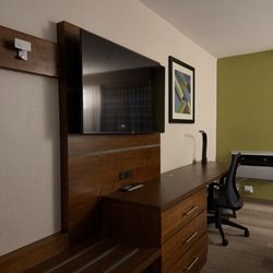 Holiday Inn Express & Suites Ventura Harbor - Spacious luggage rack