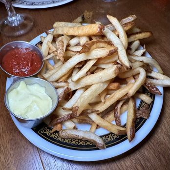 Fet-Fisk - French fried potatoes with catsup and mayonnaise - Desserts Near Me - Pittsburgh, Pennsylvania