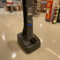 Martin's Food Market - Robot cleaner!