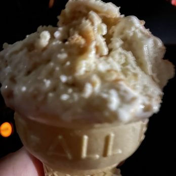 Tongue In Cheek Ice Cream - Banana Pudding ice cream - Ice Cream & Frozen Yogurt Near Me - Richardson, Texas