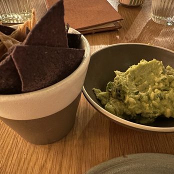 Wahaca - Guacamole and chips appetizer - Mexican Near Me - London, XGL Wahaca - Guacamole and chips appetizer - Mexican Near Me - London, XGL
