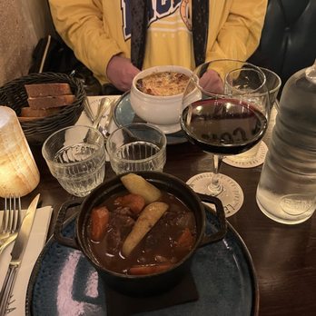 Le Campanella - Beef bourguignon and onion soup gratinee - French Near Me - Paris, 75 Le Campanella - Beef bourguignon and onion soup gratinee - French Near Me - Paris, 75