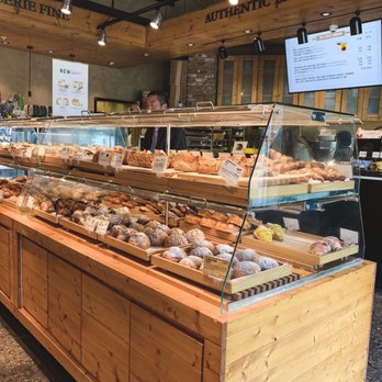Tous Les Jours - Middle island with more pastries - Bakeries Near Me - Glenview, Illinois Tous Les Jours - Middle island with more pastries - Bakeries Near Me - Glenview, Illinois