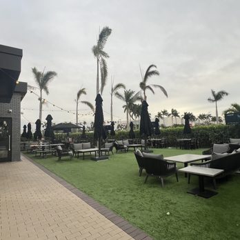 Yard House - Outdoor - New American Near Me - Sarasota, Florida