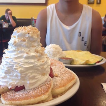 Eggs 'n Things - Strawberry Whipped Cream and Macadamia Nut Pancakes. Today's Special Omelet w/Rice and Mozarella Cheese. - Breakfast & Brunch Near Me - Honolulu, Hawaii