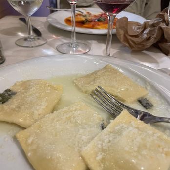 Le Mani in Pasta - Ravioli with butter and sage - Italian Near Me - Rome, RM Le Mani in Pasta - Ravioli with butter and sage - Italian Near Me - Rome, RM