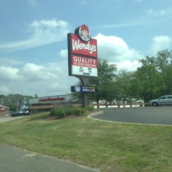 Wendy's - Wendy's of Brockton -- 660 Oak Street, Brockton         Sign - Burgers Near Me - Brockton, Massachusetts