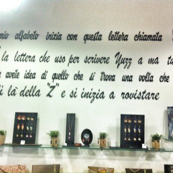 Yuzz Basso Creativo - Luggage Near Me - Naples, NA