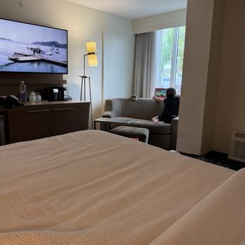 Courtyard by Marriott Miami Downtown/Brickell Area - Our huge room. My kid sat in the window and watched people swim like a creep. - Hotels Near Me - Miami, Florida