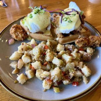 Martiniz Fresko Kitchen - Fried Chicken & Waffle Benedict - American Near Me - Norco, California