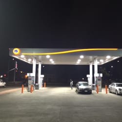 Metro Shop & Gas 2 - Nighttime view of the station