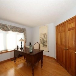 Roxbury Suites - Front Desk