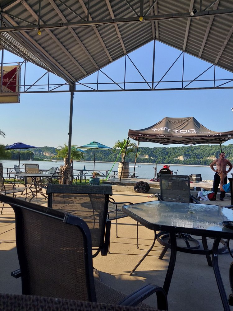 THE LONGSHOT SALOON Updated July 2024 27 Photos 1545 Riverview St