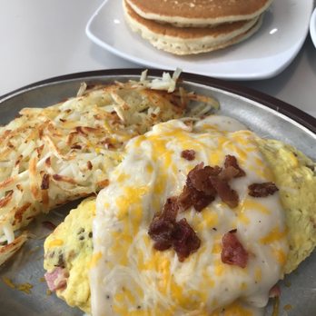 Butter Smith Kitchen & Pies - The Nashville omelette with pancakes - New American Near Me - El Paso, Texas Butter Smith Kitchen & Pies - The Nashville omelette with pancakes - New American Near Me - El Paso, Texas