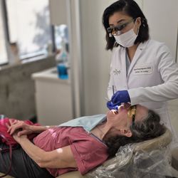 Dr. Teah Nguyen with patient