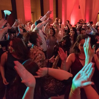 Justin Ward - Justin Ward performing live with DJ LO in the mix at the Bently Reserve in San Francisco. The people really enjoyed the performance. - Musicians Near Me